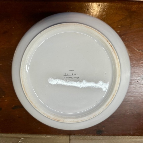 VINTAGE, RIVA DESIGNS, TULIPS, LARGE, WHITE CERAMIC BOWL. RED TRIM ON BOWL RIM. - Picture 6 of 9